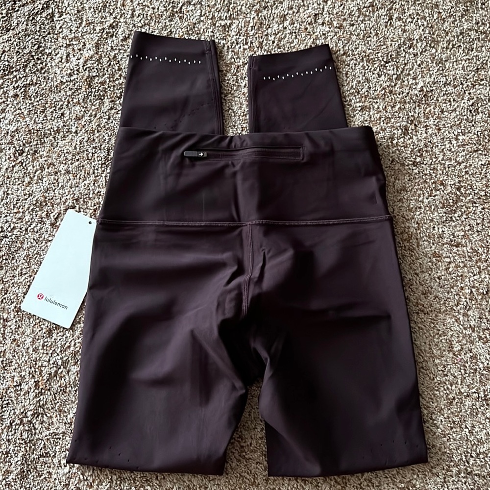 Lululemon in focus run tight